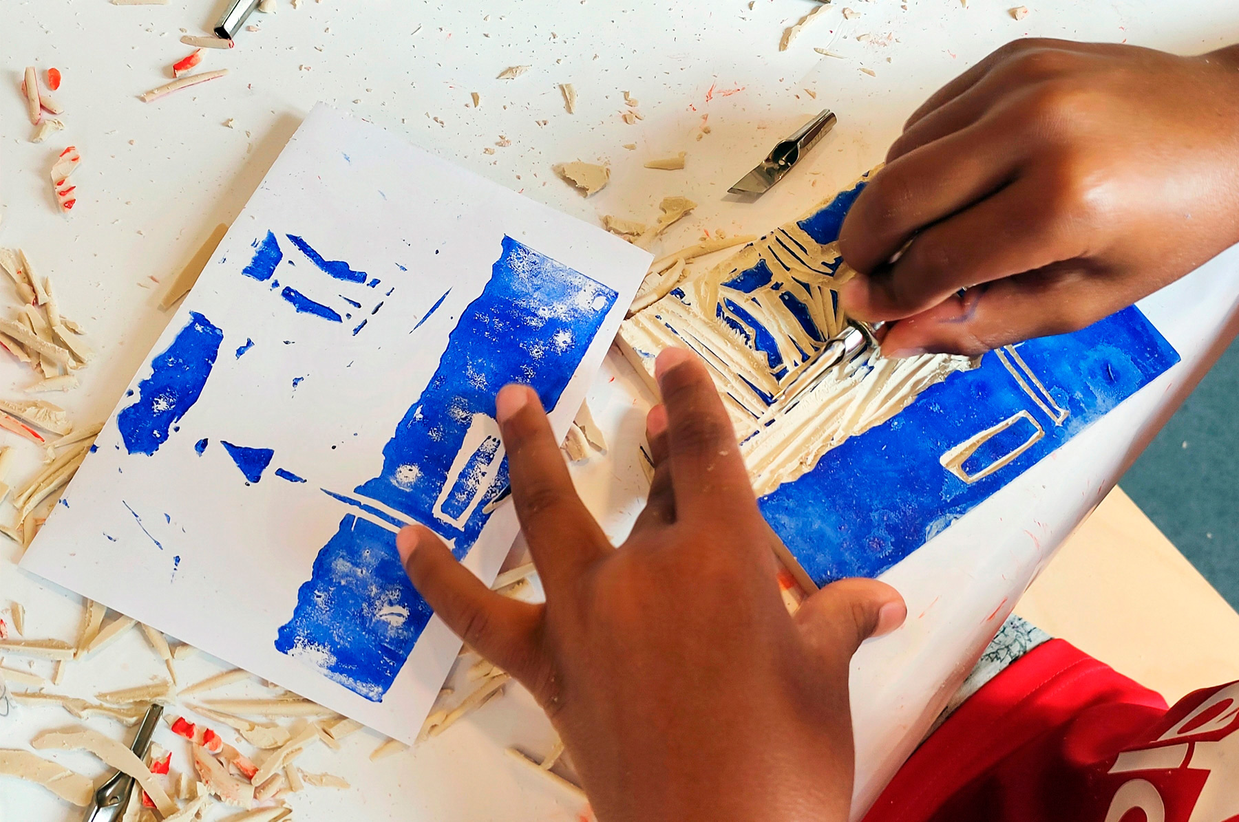 atelier créatif de gravure et d'impression pour les enfants et les familles