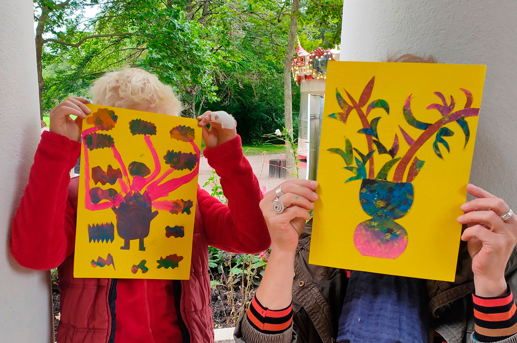 atelier créatif de peinture et collage sur le thème des plantes en lien avec le livre Décodons les signes de la nature