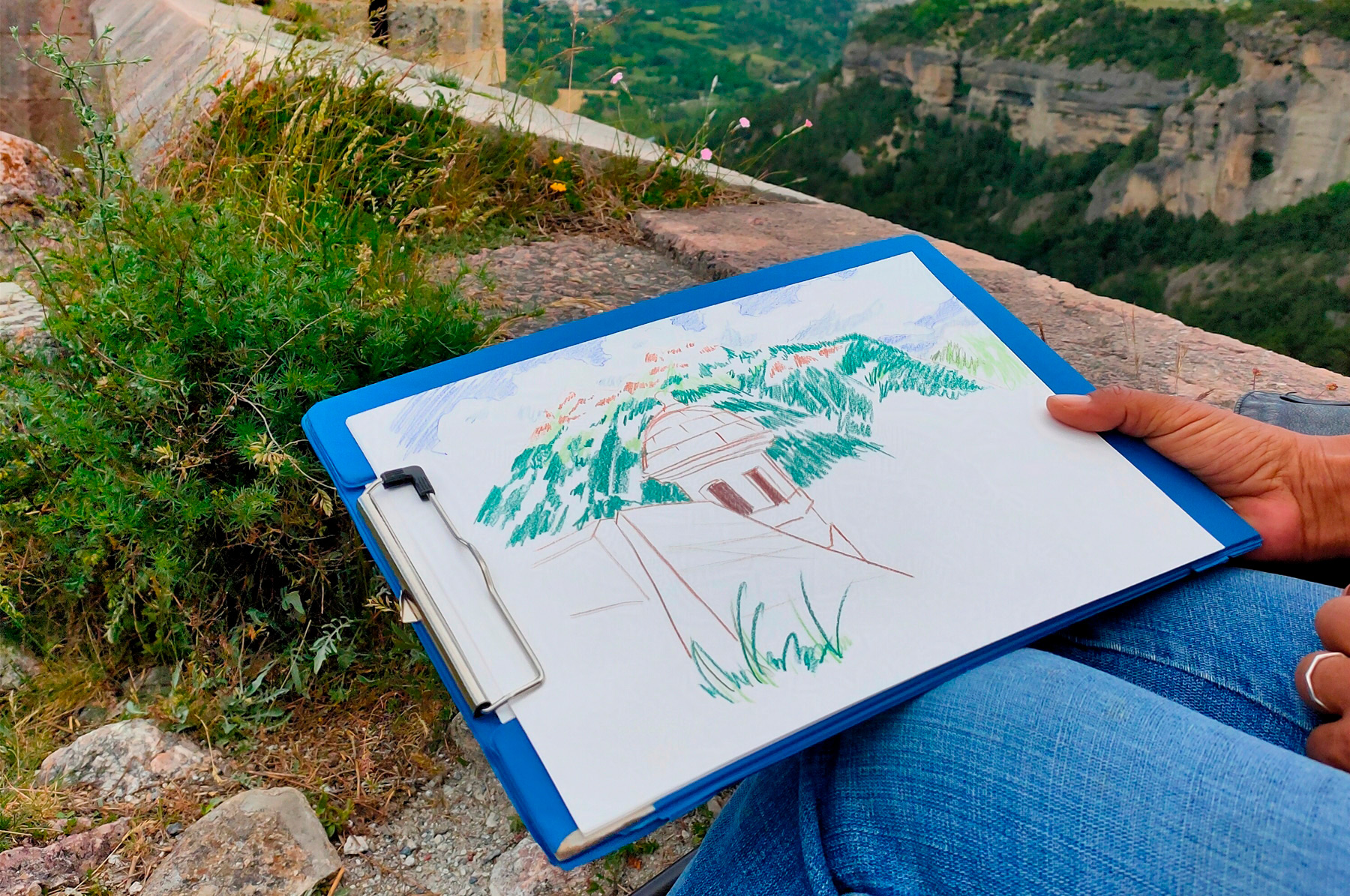 atelier artistique de croquis en extérieur lors d'une promenade