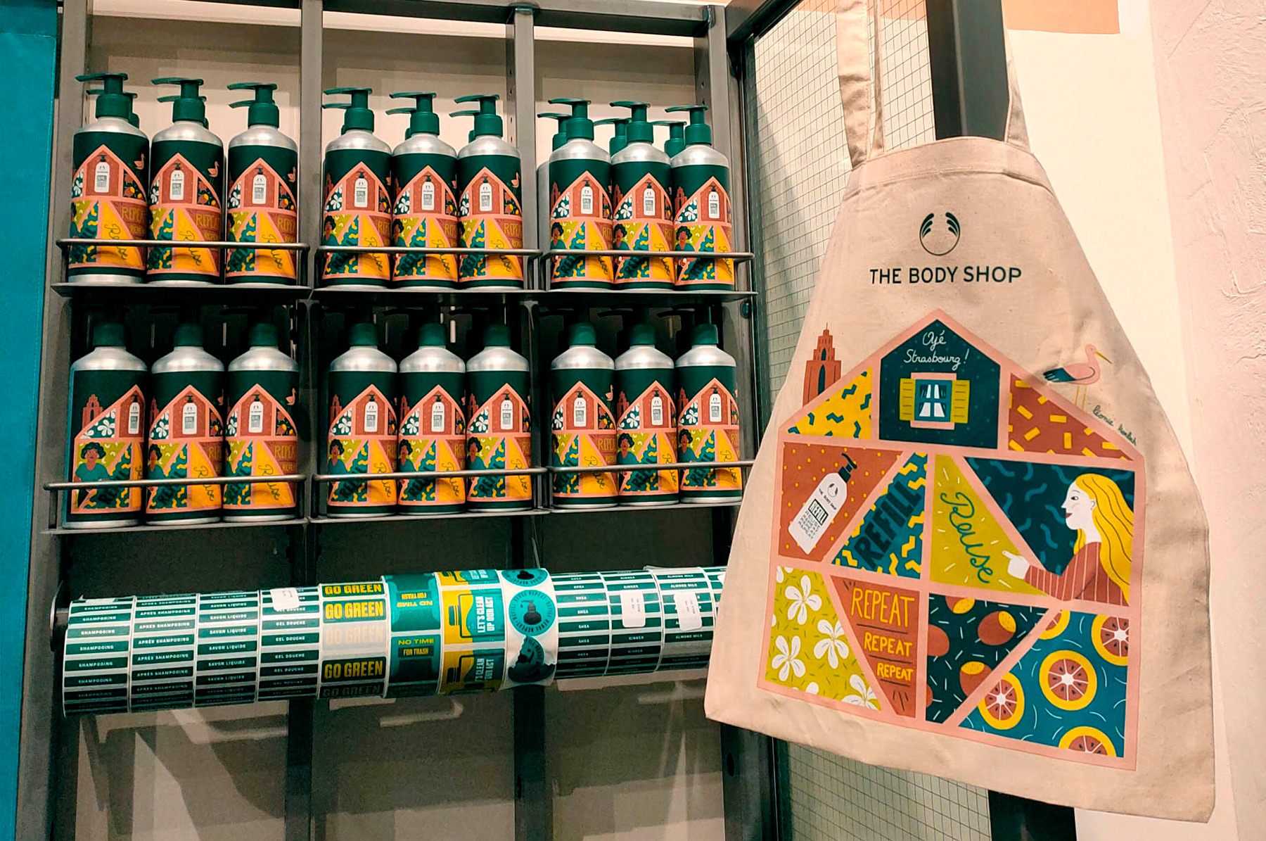 tote-bag et étiquettes de flacons illustrés pour le magasin The Body Shop à Strasbourg