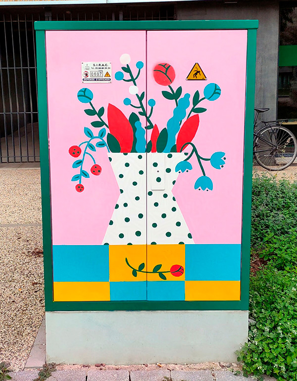 fresque extérieure peinte représentant un bouquet réalisé pour l'association de street-art Colors Urban Art